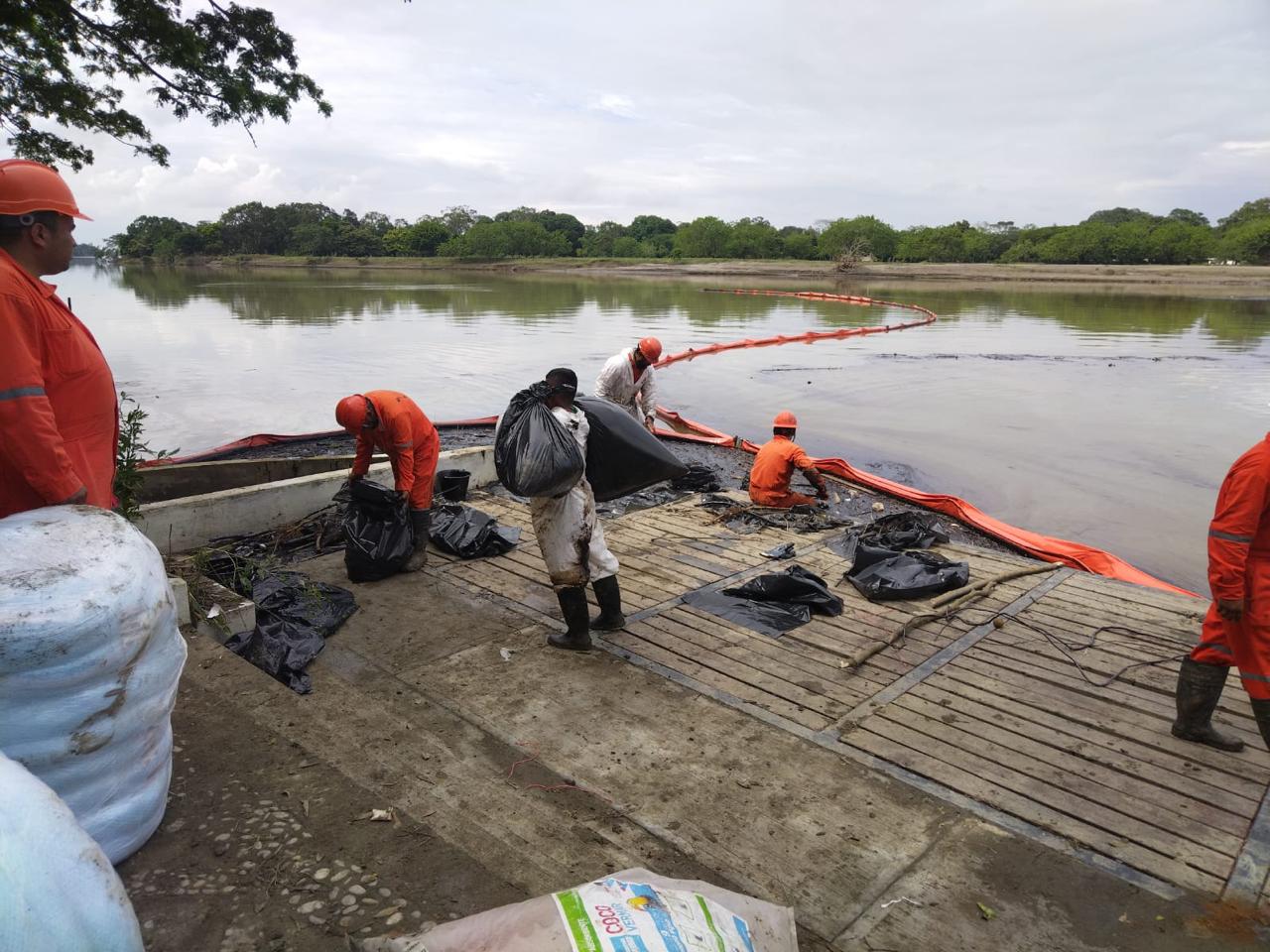 Marina activa el Plan Nacional de Contingencias Nivel III por derrame de hidrocarburos en río Tuxpan