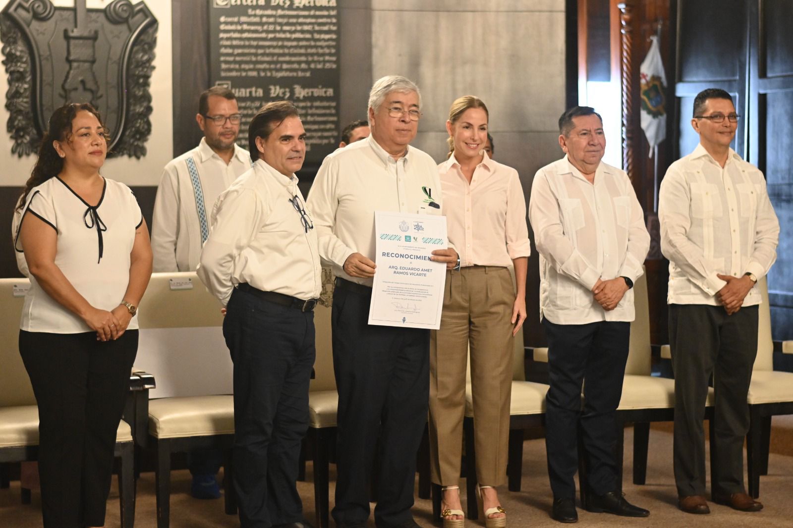 Paty Lobeira entrega reconocimientos a integrantes del Colegio Veracruzano de Valuadores Profesionales AC