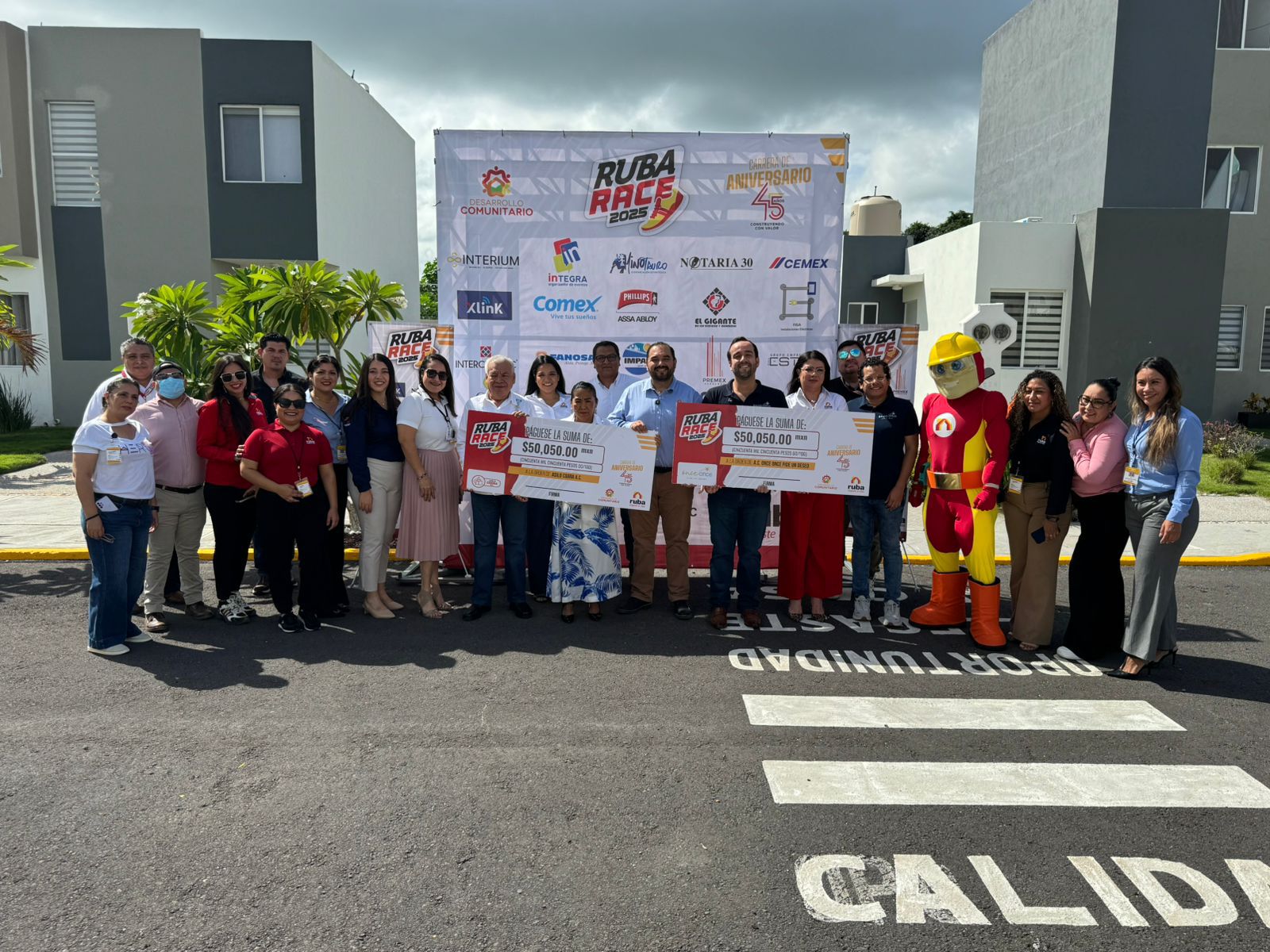 Entrega el Grupo Ruba apoyo al asilo Cogra y a la Fundación Once Once