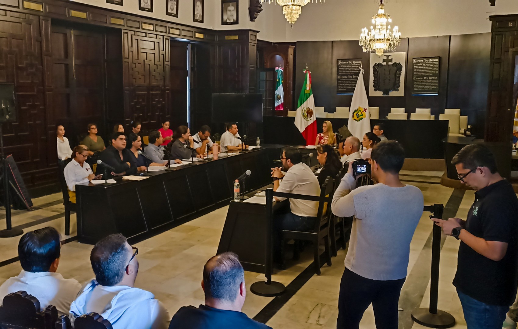Regidores de Veracruz discuten por lista de sindicalizados