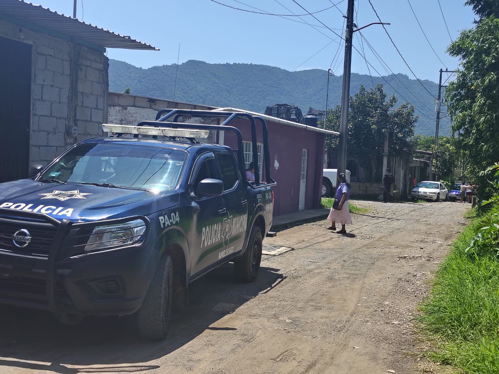 Hombre es encontrado muerto en banca de un parque en Rafael Delgado