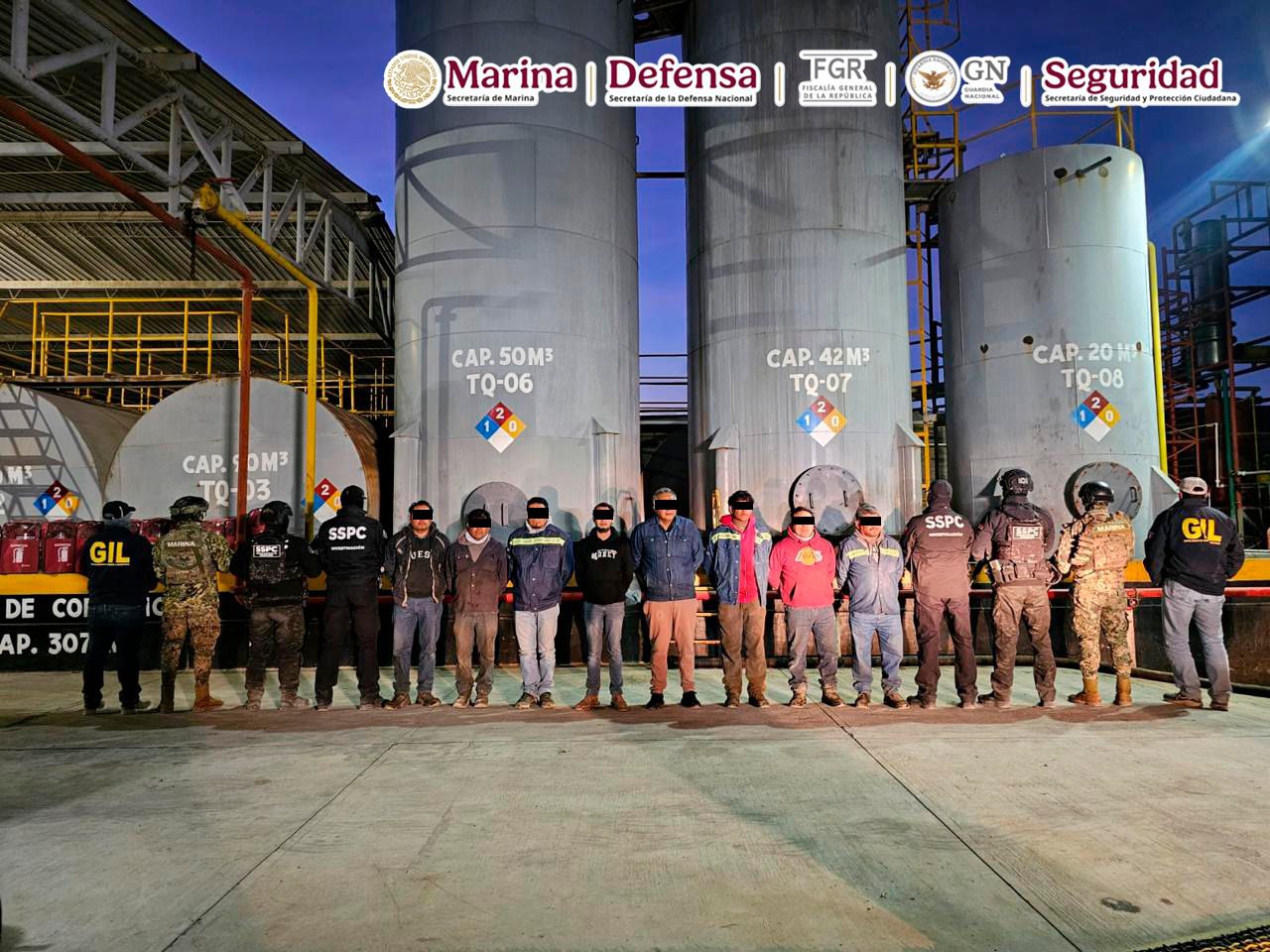 Detienen a 8 hombres y aseguran 250 mil litros de hidrocarburo en Perote