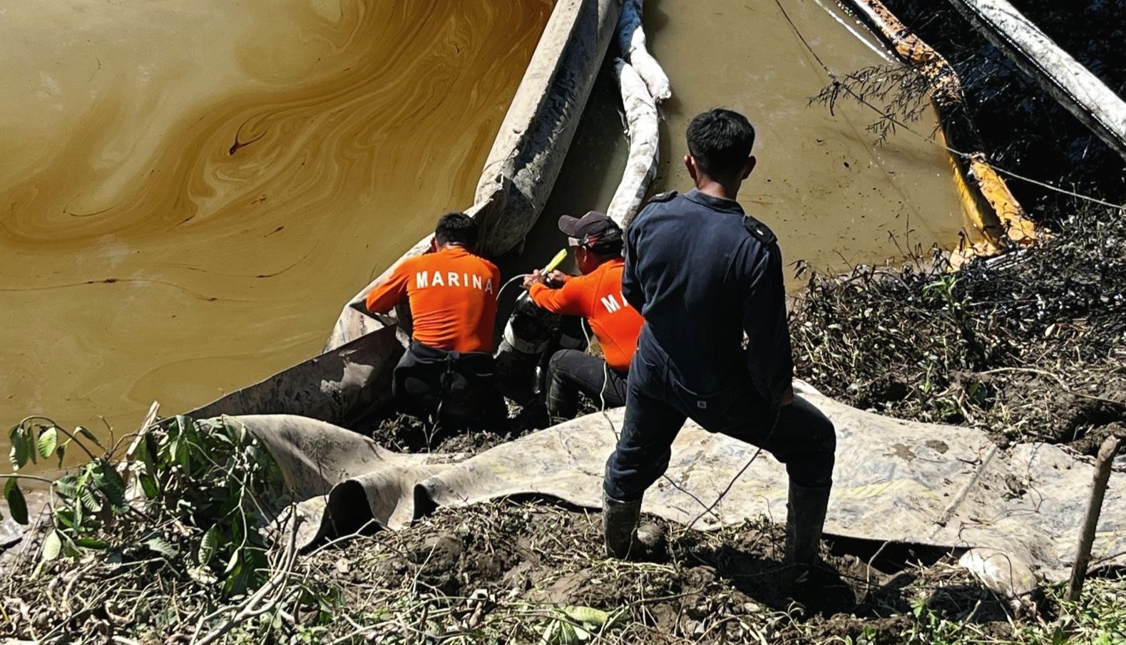 Diputada de MC denuncia a Pemex por derrame en río Pantepec