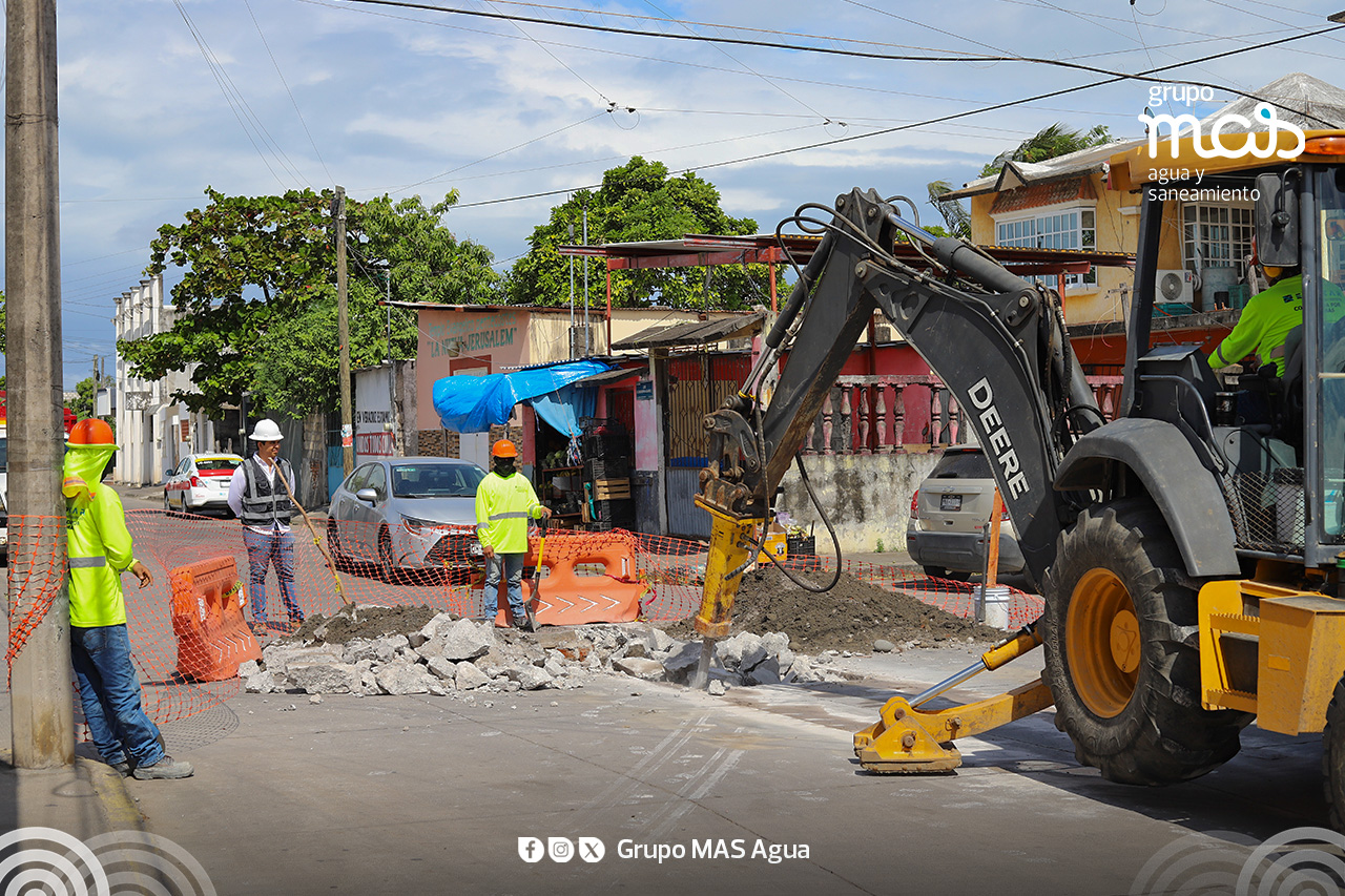 Grupo MAS repara hundimientos en colonias de Veracruz