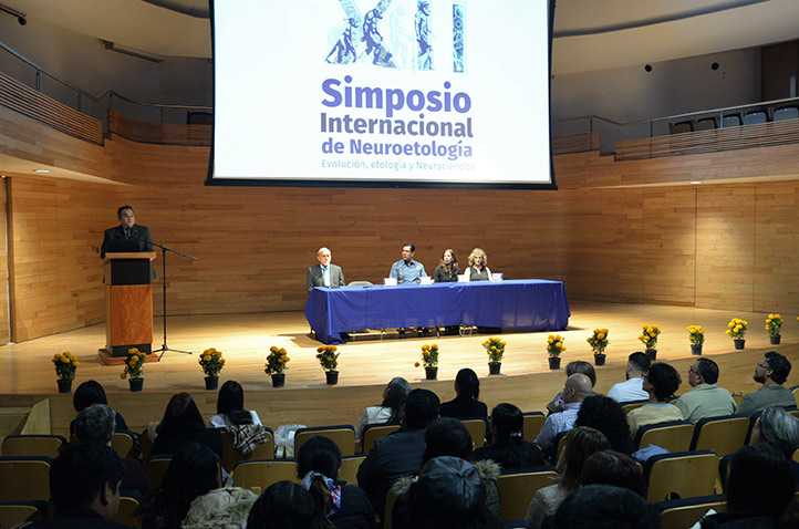 Recibe UV a expertos mundiales en el ámbito de la neuroetología