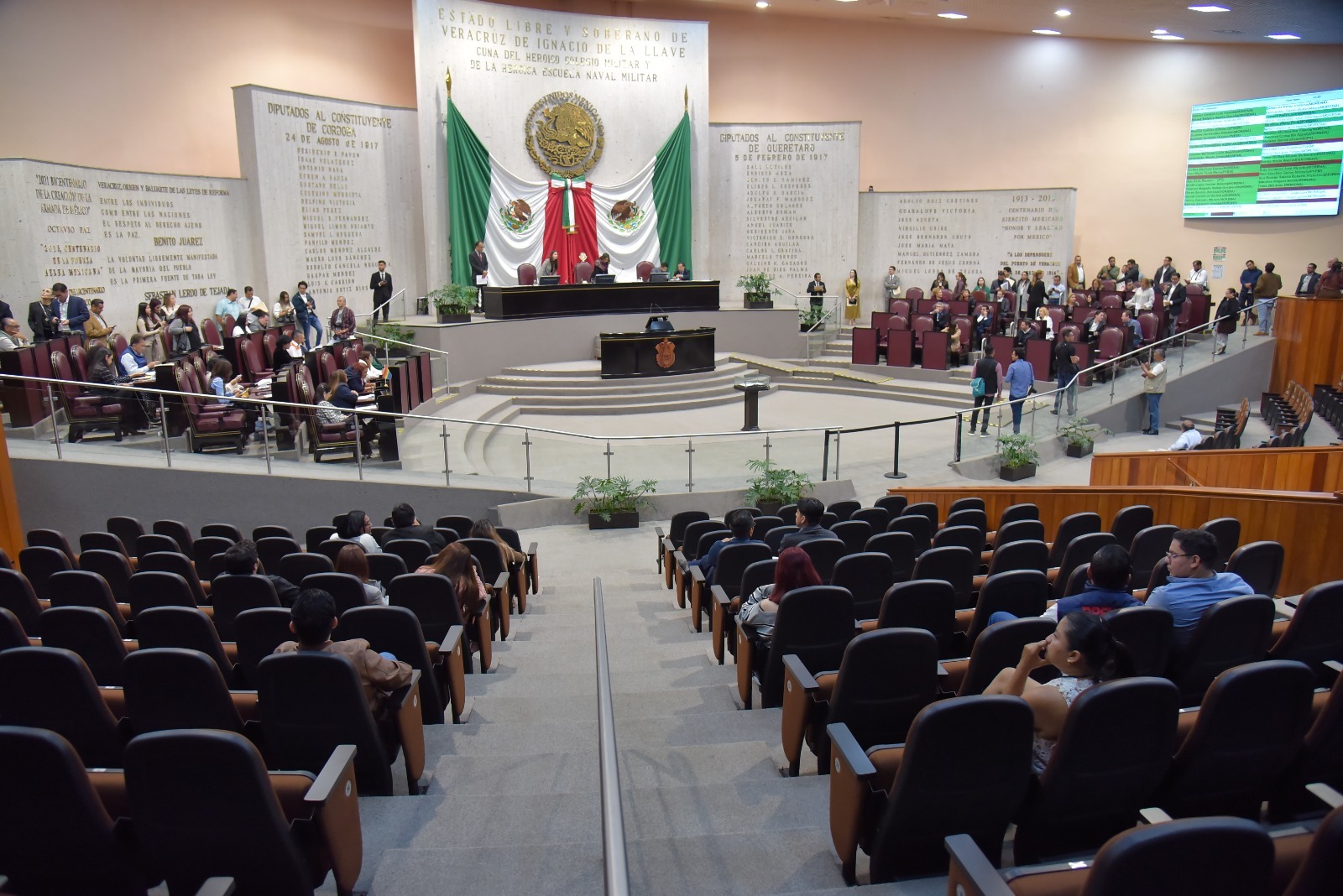 Reforma a Fiscalía debe aplicarse a actual titular, dice coordinador del Congreso