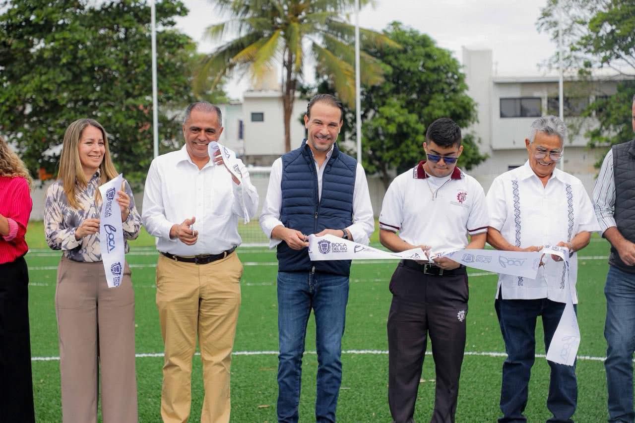 Entrega Alcalde Juan Manuel Unánue dos canchas de fútbol al CBTIS 190