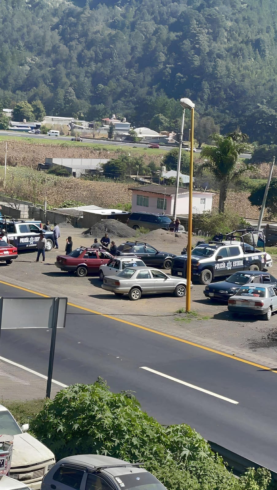 Muere policía estatal en enfrentamiento tras asalto en la Puebla–Orizaba