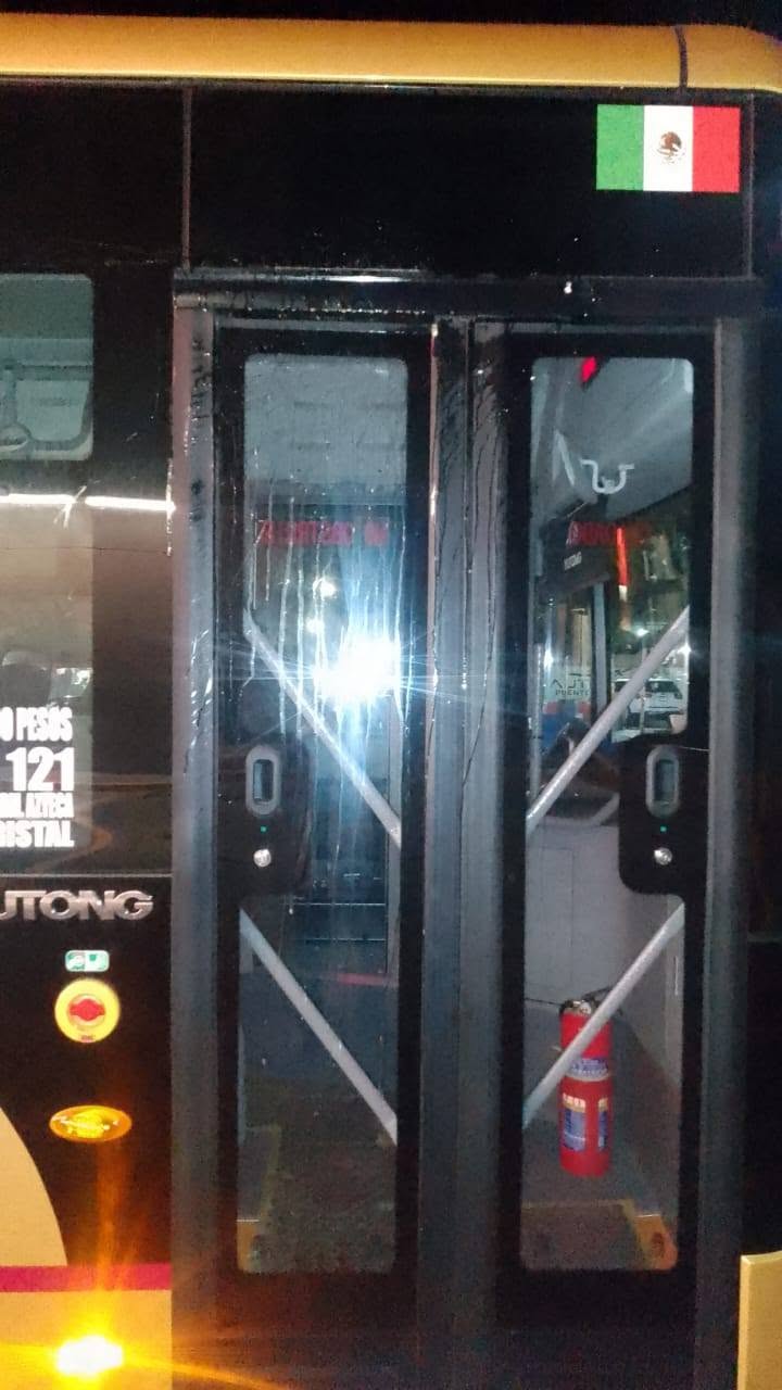 Sujetos desconocidos lanzan huevos a unidad Ulúa de la Ruta 121
