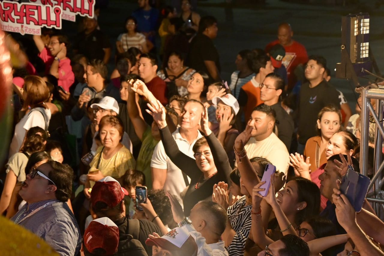Porteños y turistas disfrutan el primer Papaqui del Carnaval 2026