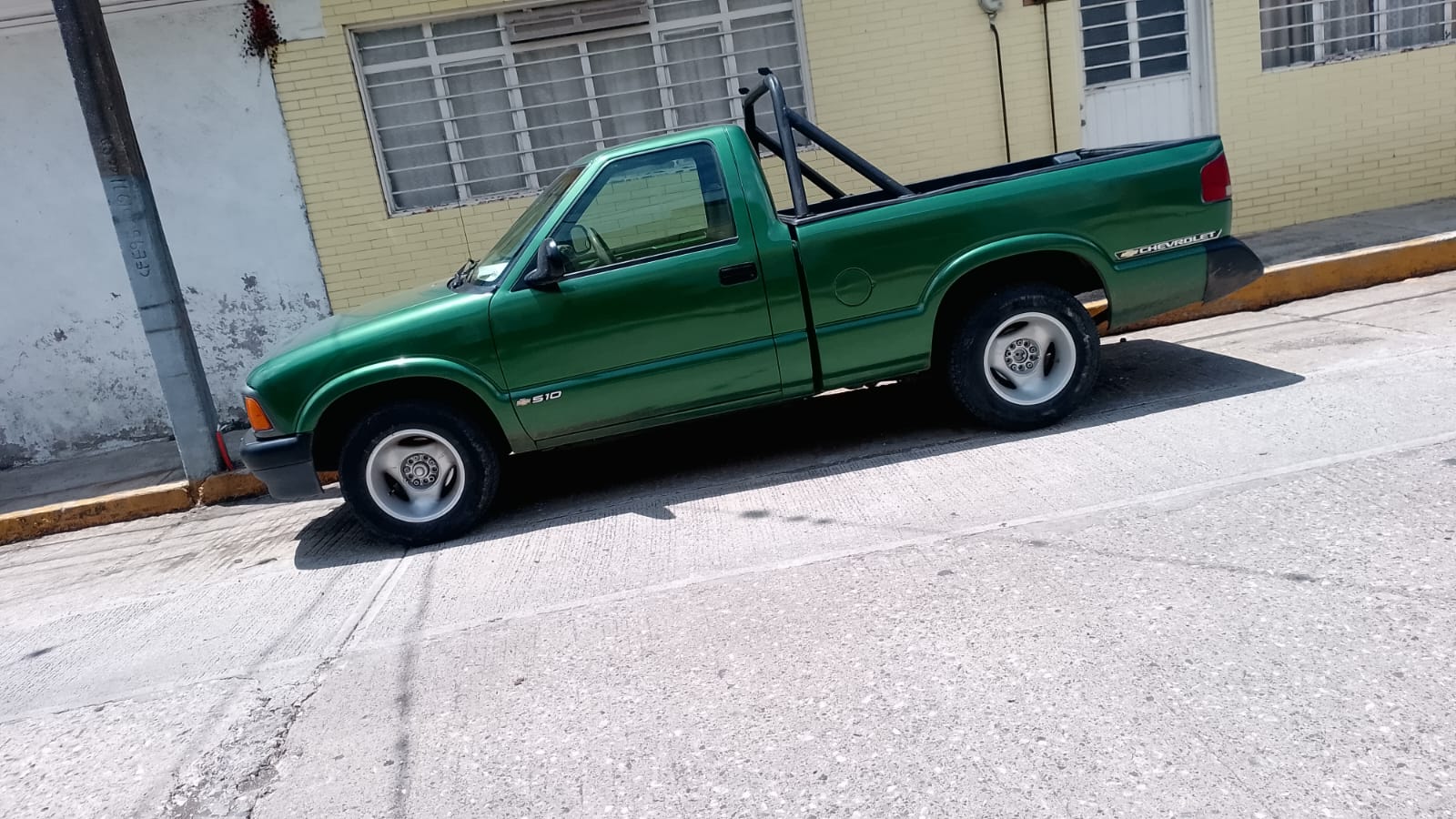 Delincuentes aprovechan falta de vigilancia y roban camioneta en Río Blanco