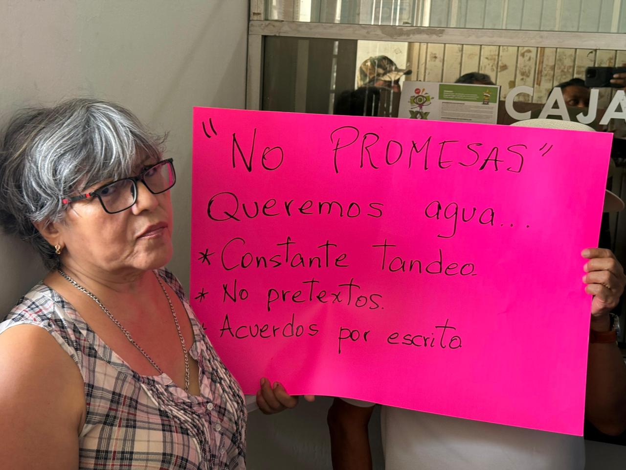 Habitantes de Coatzintla reclaman a CAEV meses sin agua potable