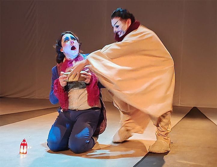 Egresada UV creó metodología de pedagogía teatral para población sorda