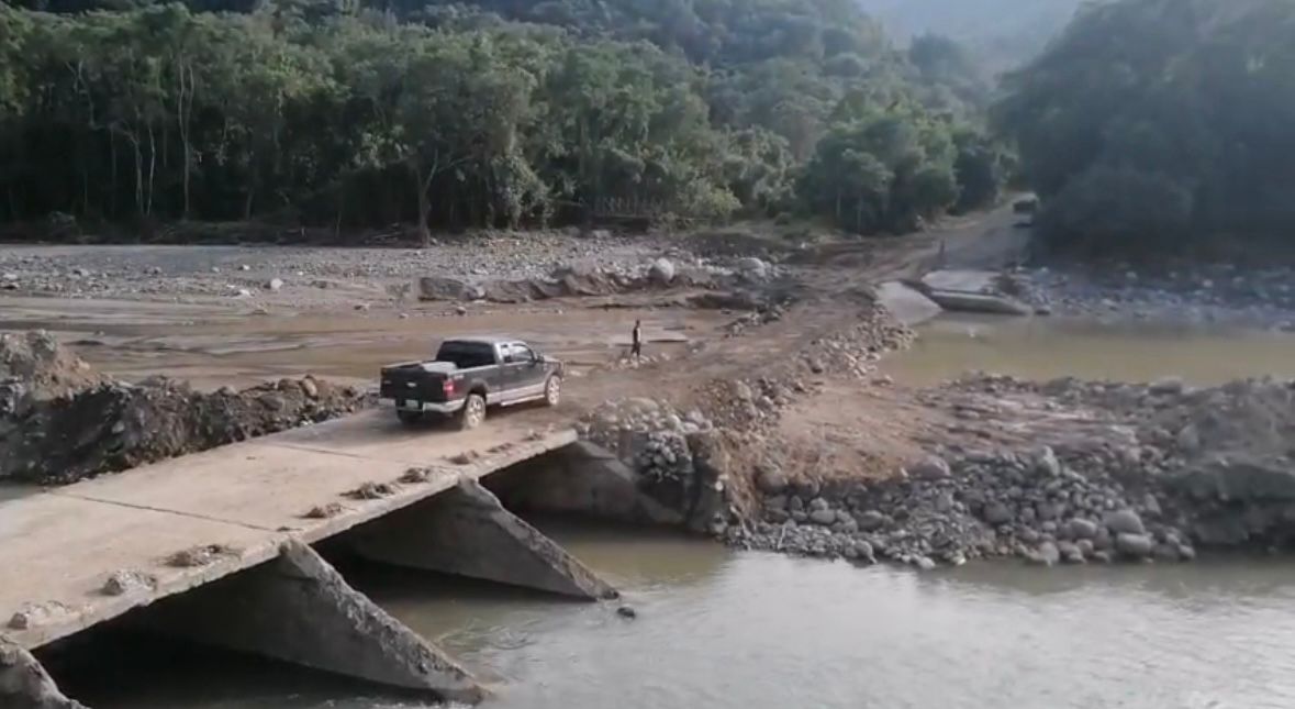 Tecapá, en Ilamatlán, continúa sin acceso terrestre a mes y medio de las inundaciones
