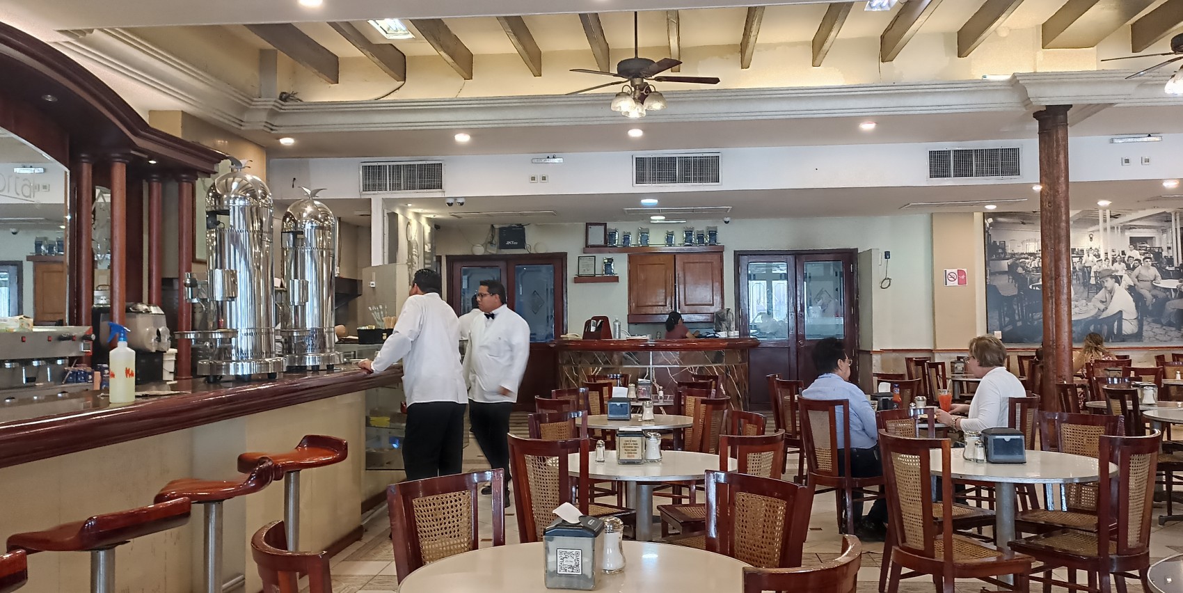 Cuentan con 300 vacantes restaurantes de la zona conurbada para la temporada decembrina