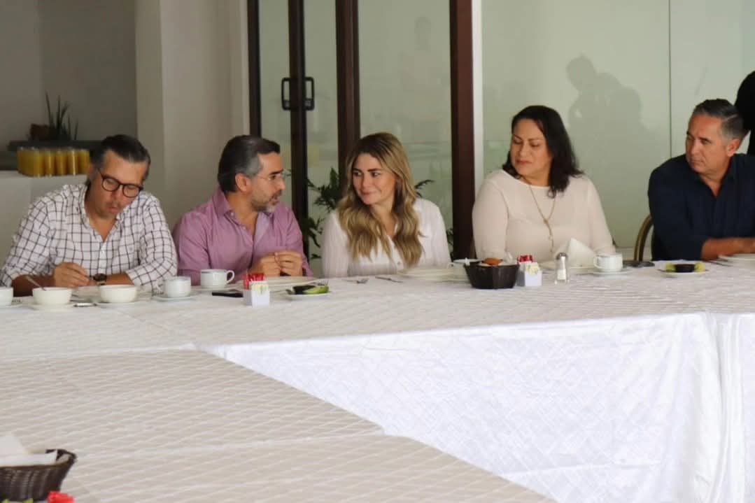 Maryjose analiza fusionar áreas del ayuntamiento de Boca del Río por el recorte presupuestal del 2026