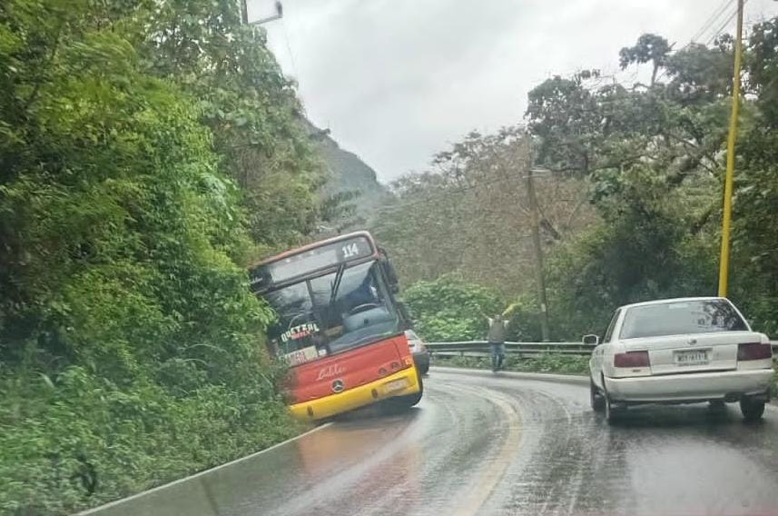Se registran dos accidentes sobre la carretera federal Orizaba-Zongolica