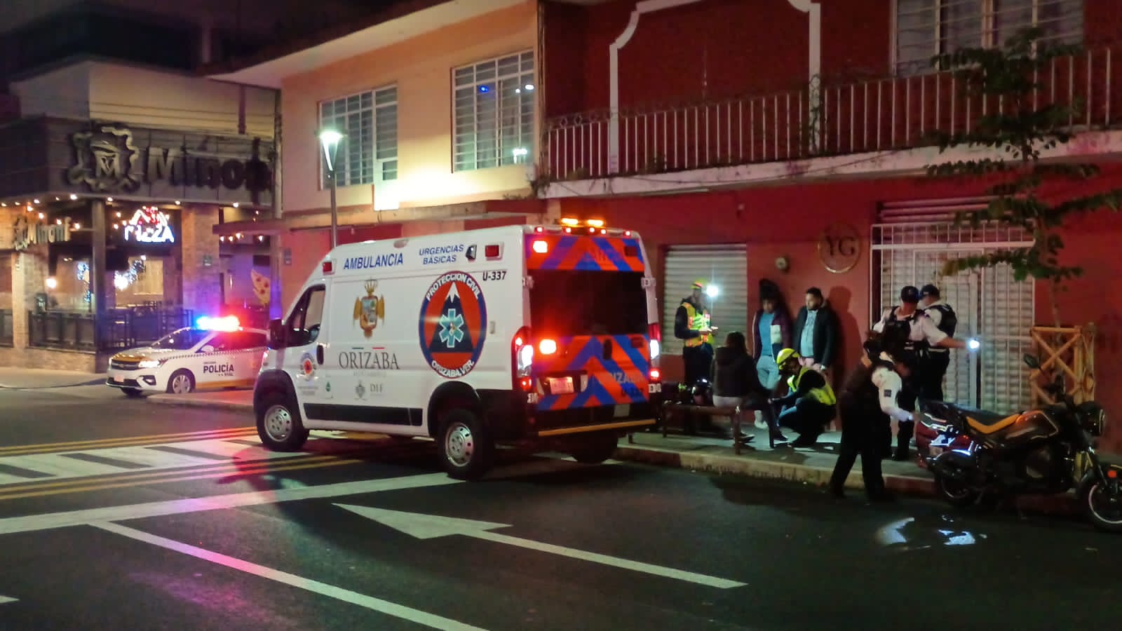 Vehículo impacta a motociclista y se da a la fuga