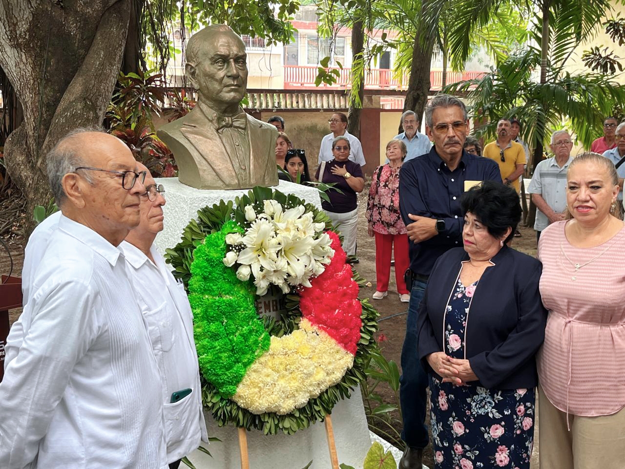 Conmemoran el 52 aniversario luctuoso del ex gobernador y ex presidente de la República, Adolfo Ruiz Cortines