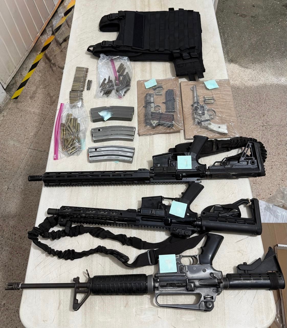 Cateo de FGR en Texistepec deja siete detenidos y el aseguramiento de armas