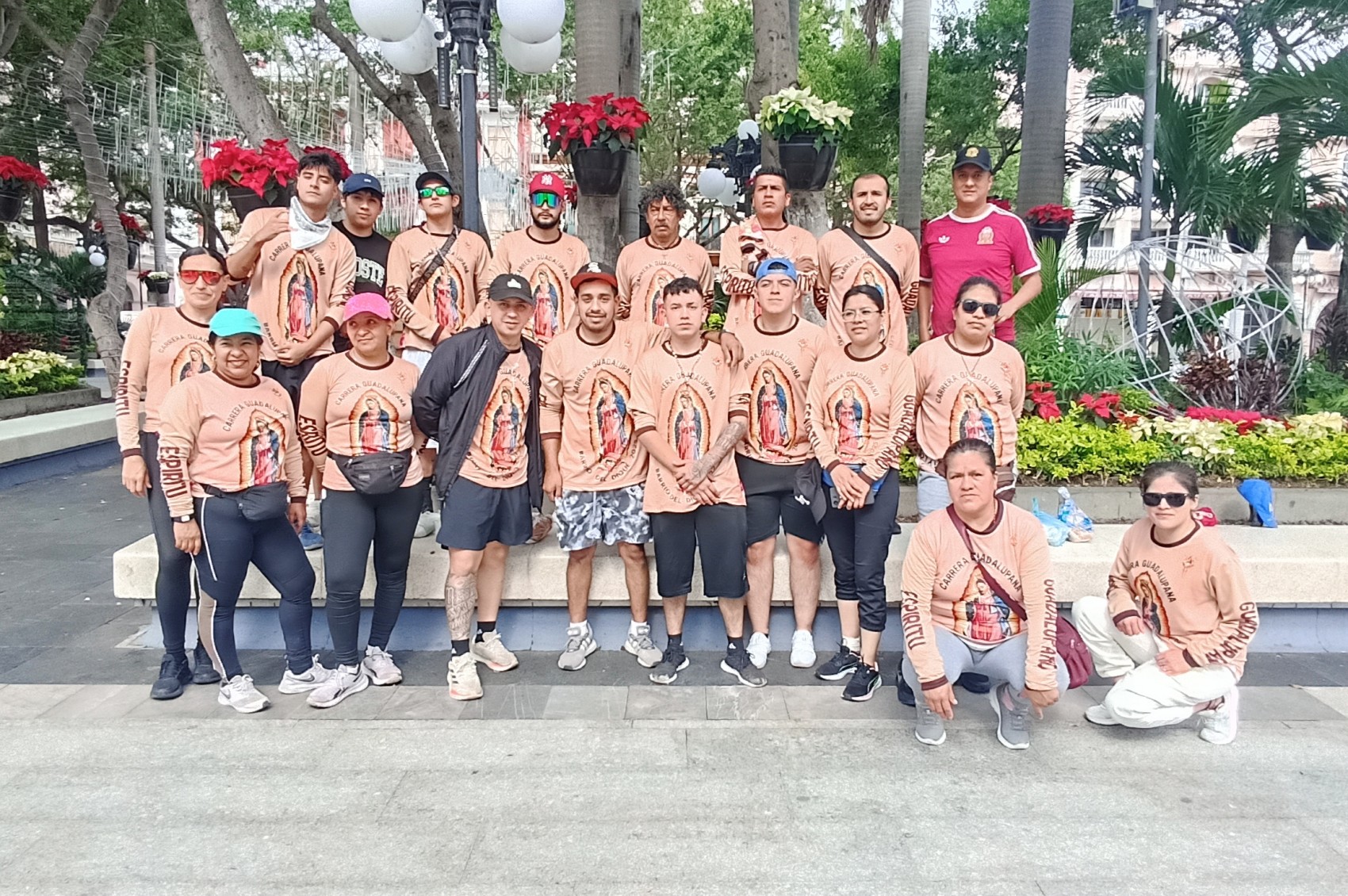 Peregrinan jóvenes xalapeños de la Catedral de Veracruz a la basílica menor de El Dique