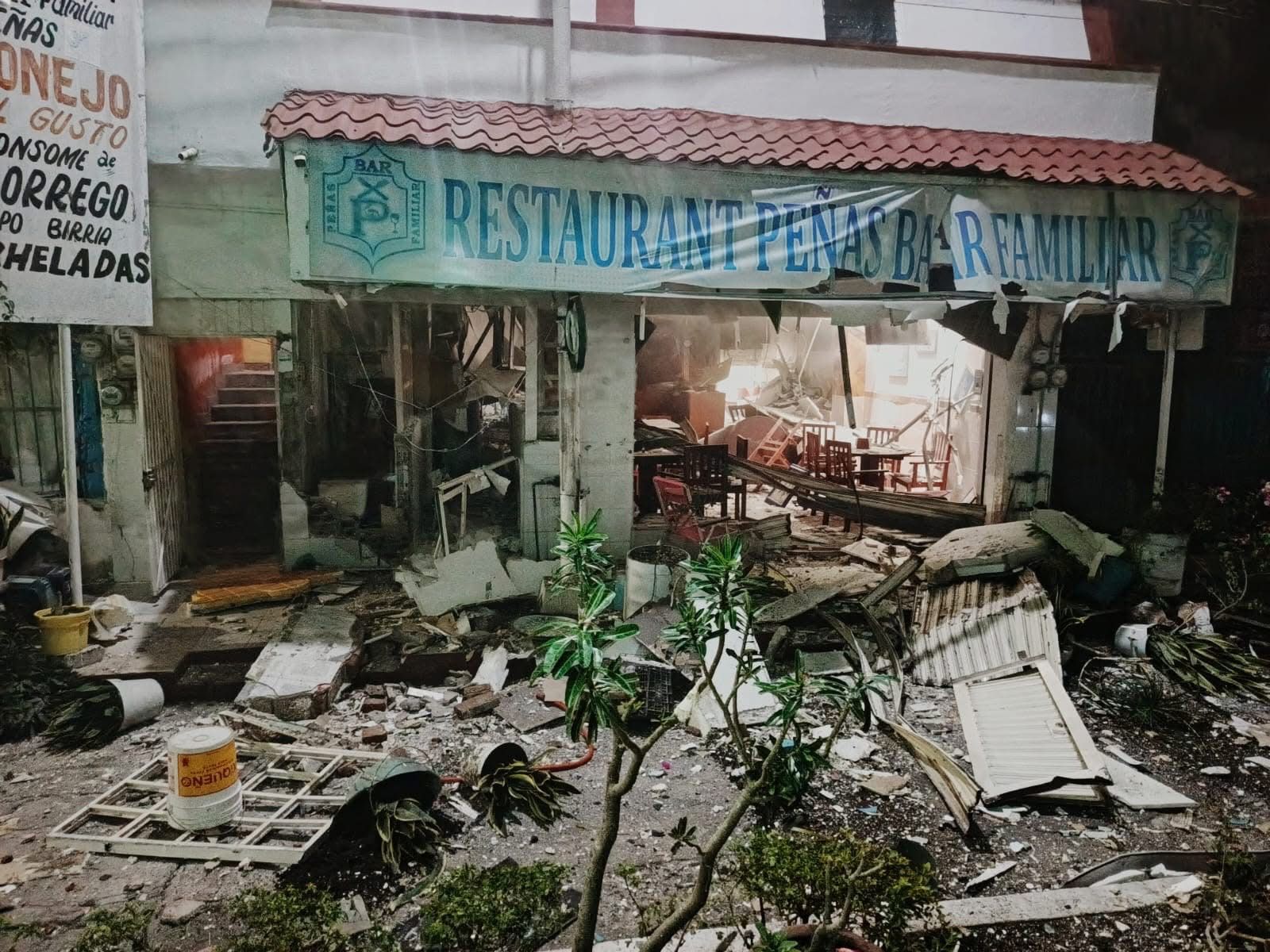 Explosión de tanque de gas deja cuatro lesionados en bar de Cardel