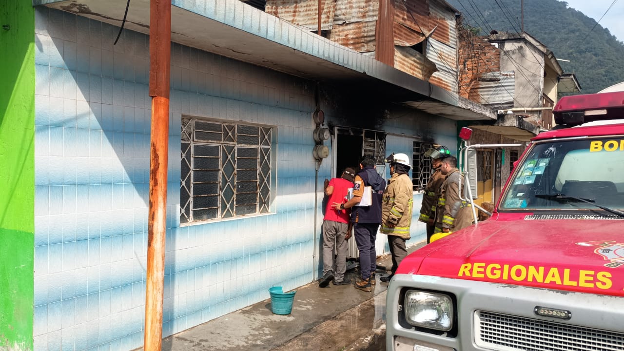 Incendio consume vivienda en Río Blanco; mueren tres gatos y hay pérdidas totales