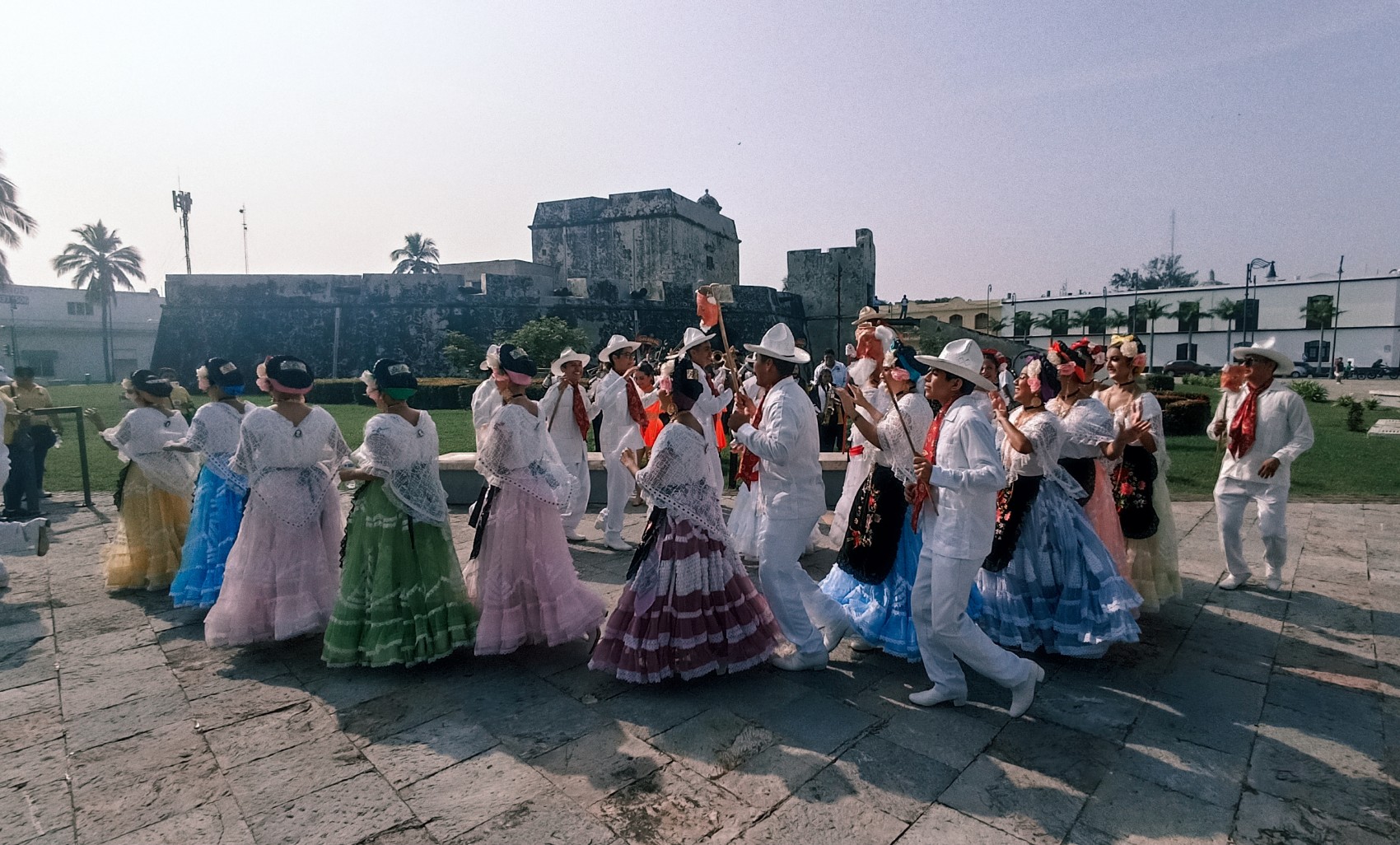 Despide el Año Viejo en Veracruz, con eventos que resaltan las tradiciones y alegría del estado