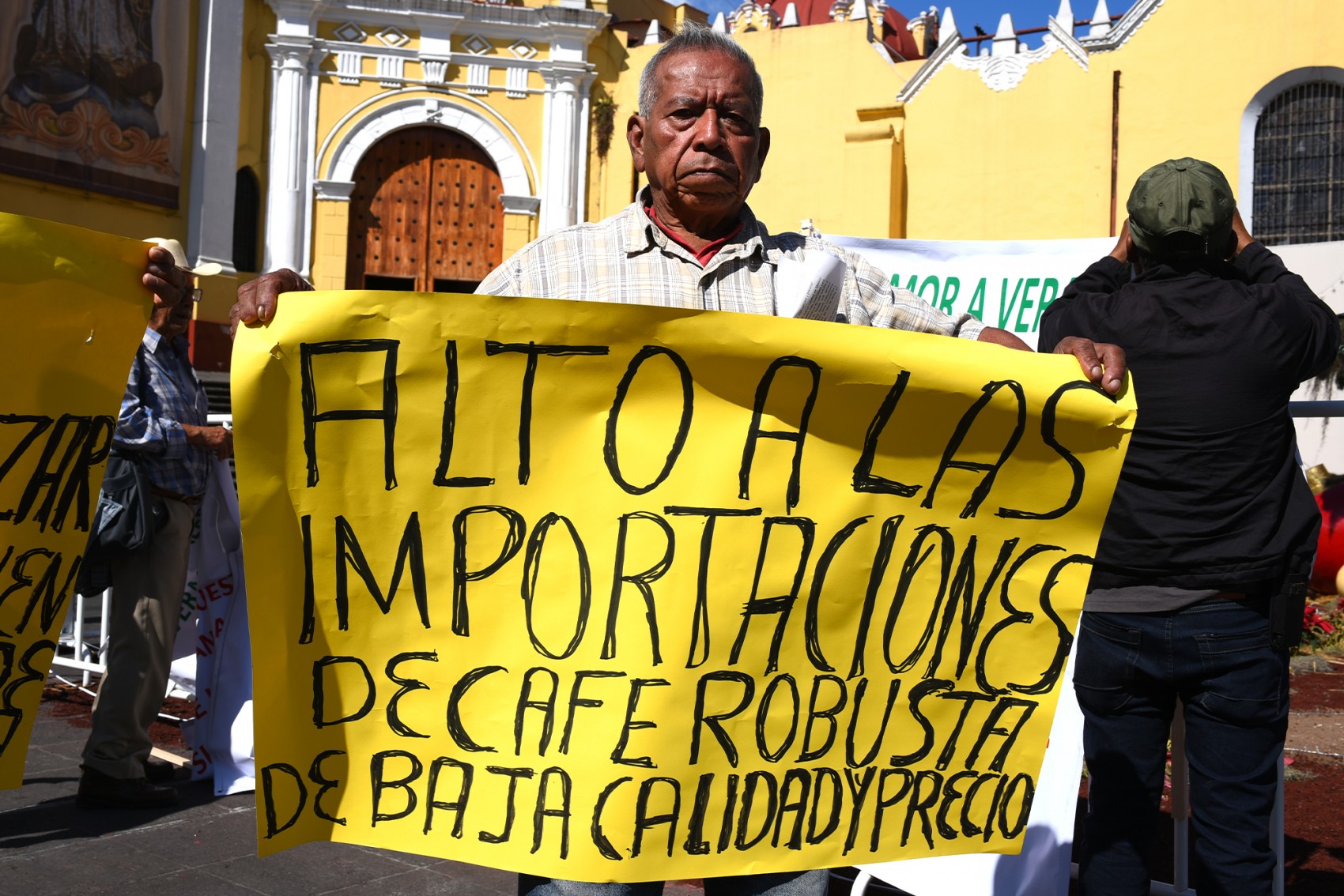Productores denuncian “exterminio” del café de calidad en Veracruz por importaciones y falta de apoyos