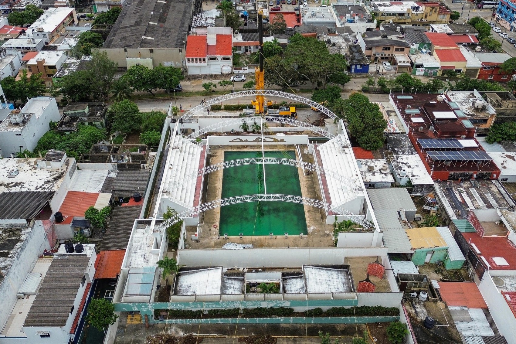 Instalan domos en albercas semiolímpicas de Coatzacoalcos