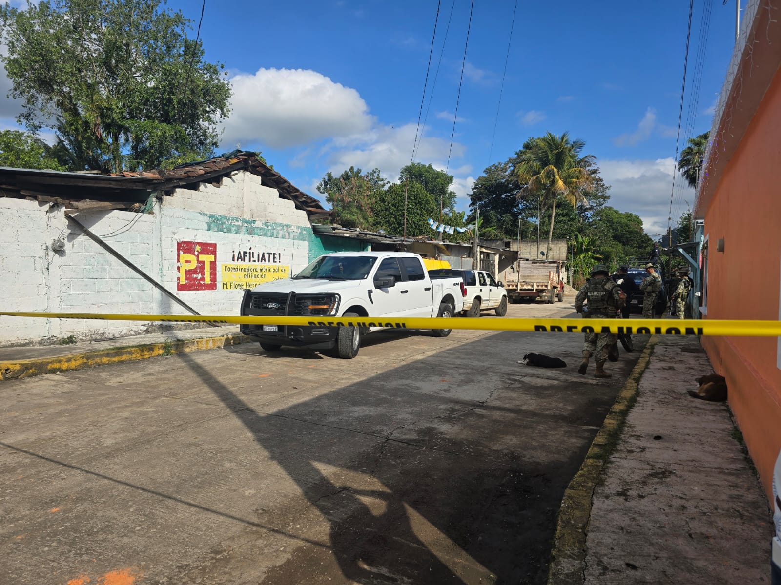 Asesinan a balazos a hermano del comandante de la policía municipal de Coetzala