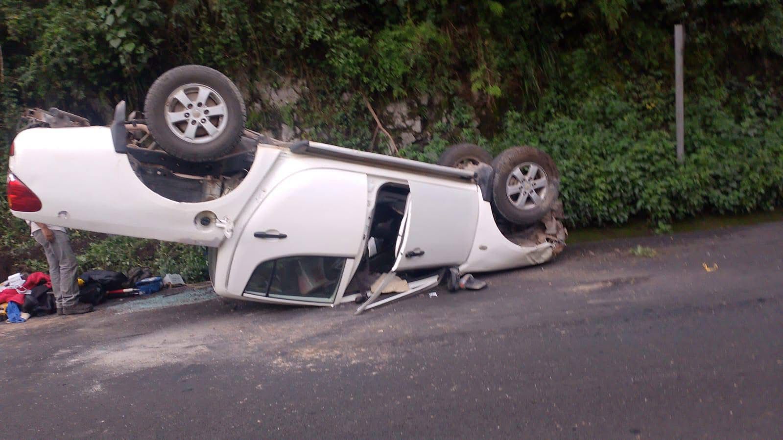 Volcadura de camioneta provoca cierre parcial en la carretera Orizaba–Zongolica; no hubo lesionados