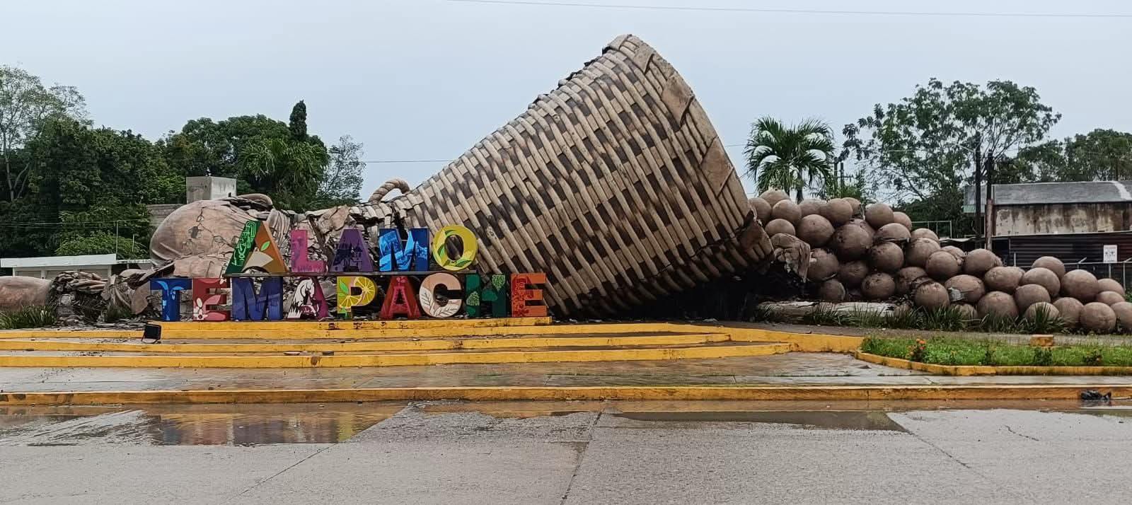 Colapsa monumento El Colotero en Álamo; no hay personas lesionadas