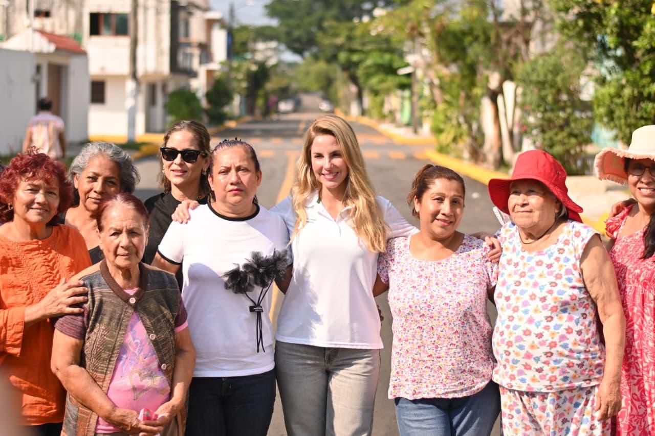 Inaugura la alcaldesa Paty Lobeira la rehabilitación integral de la calle Playa Boca Andrea en la colonia Playa Linda