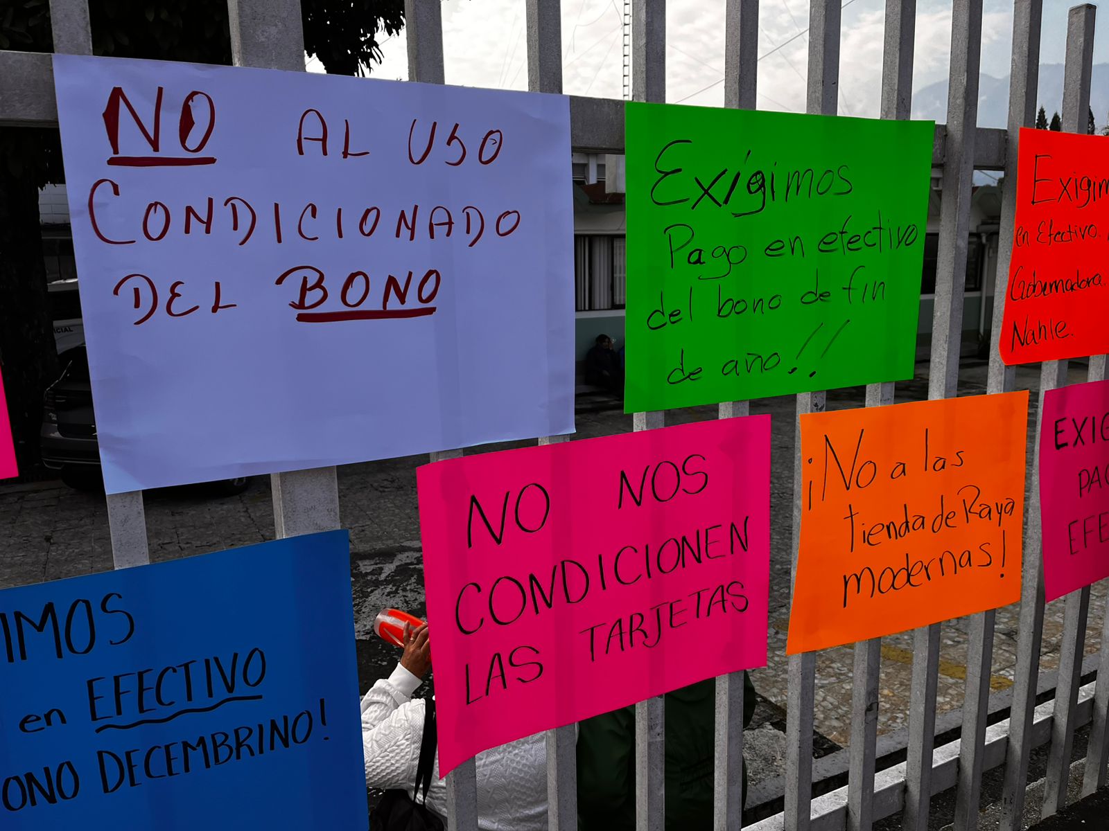 Trabajadores de Salud protestan por pago de bono en vale