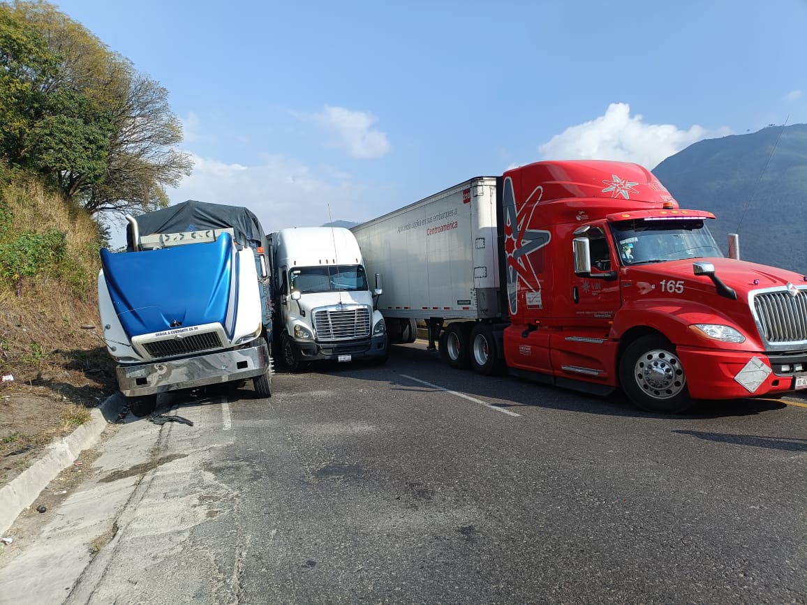 Choque en autopista Orizaba-Puebla provoca cierre total en Nogales