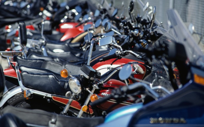 Motociclistas exigen sanciones por circular sin casco