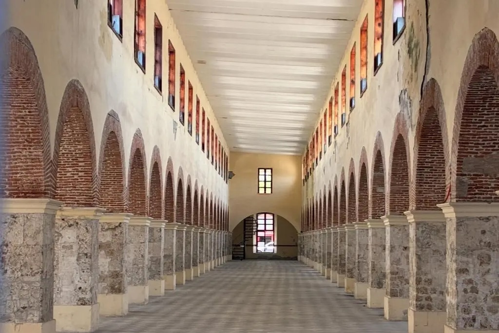 Avanza 75 % la rehabilitación del antiguo hospital de San Carlos
