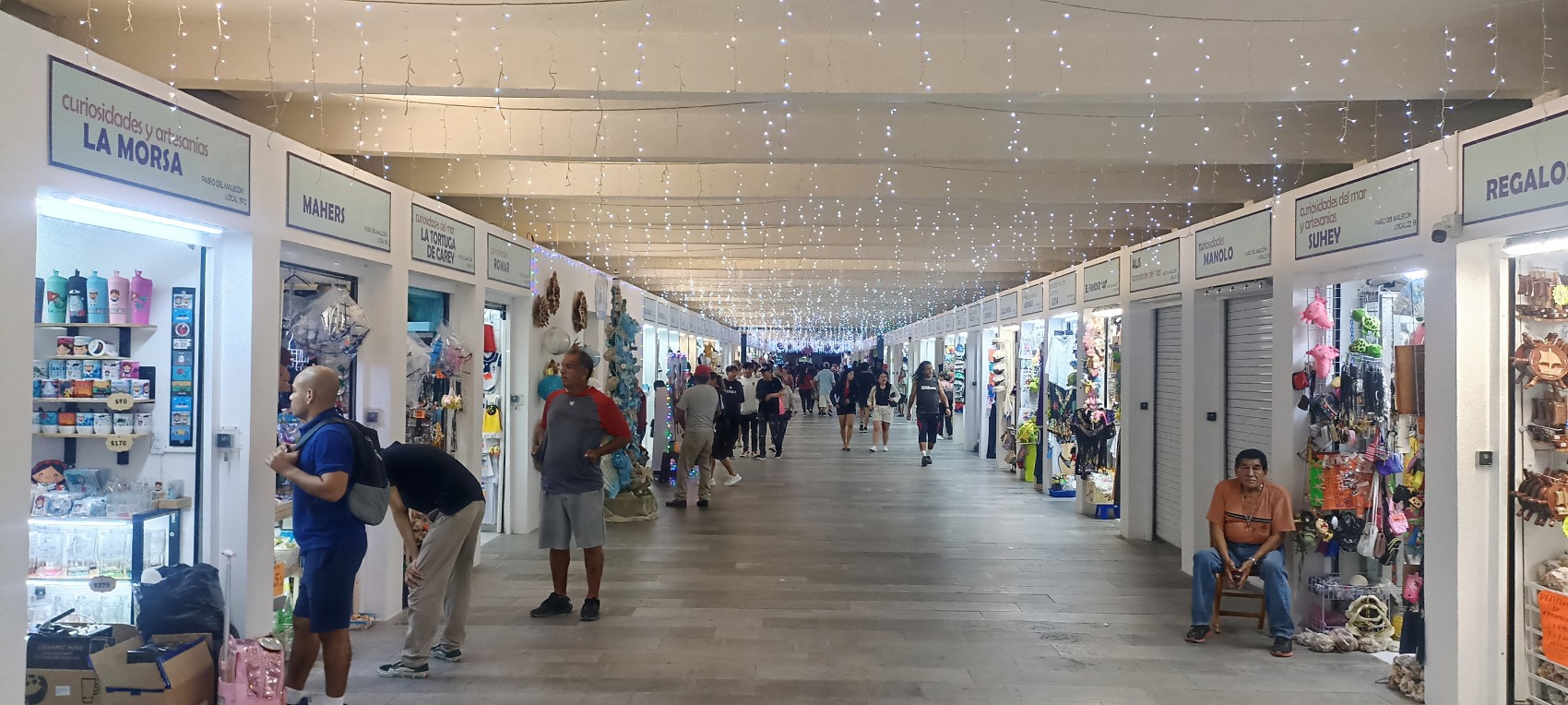 Esperan artesanos del malecón de Veracruz un repunte del 60% en las ventas en el final del 2025