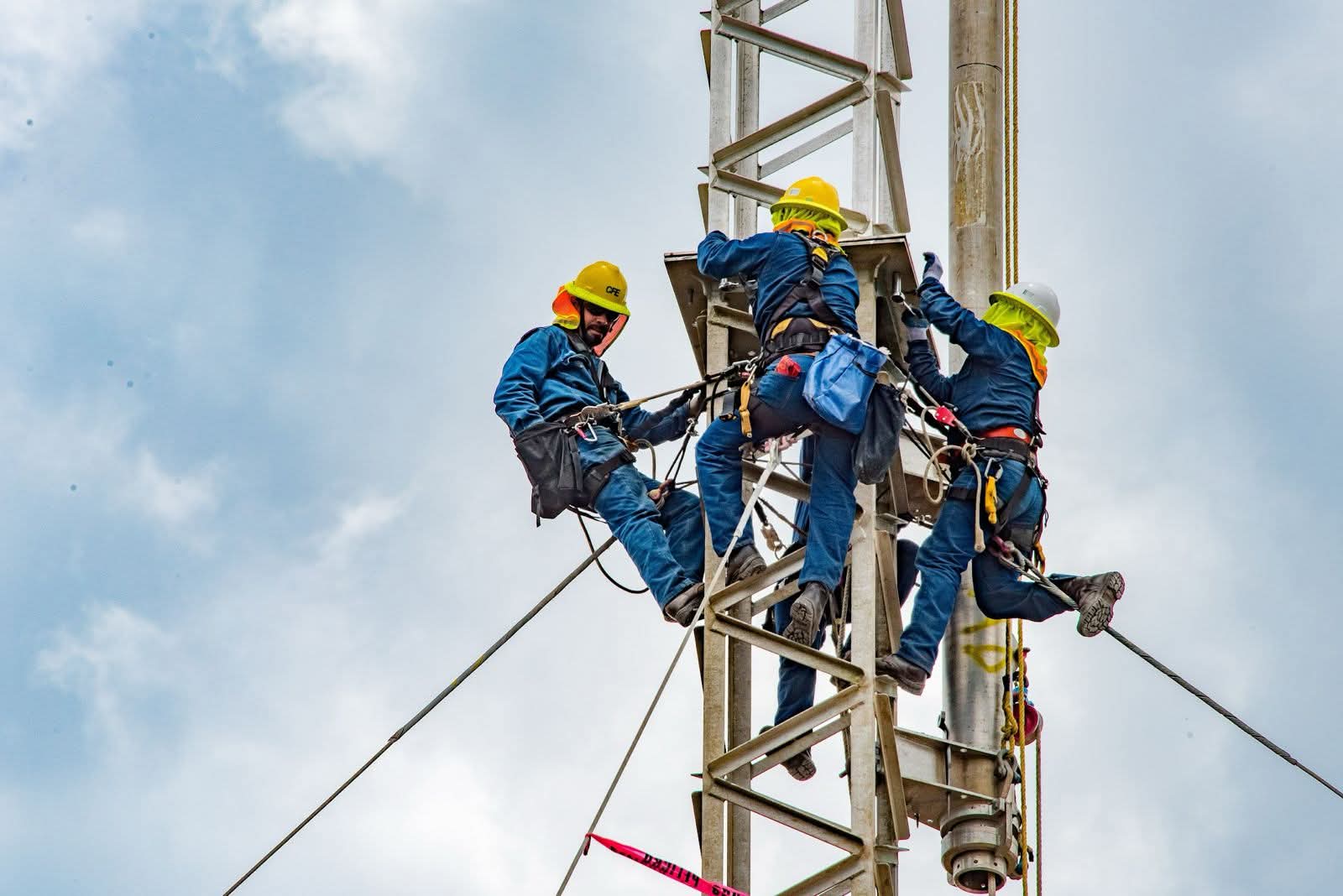 Fuertes vientos interrumpen el servicio eléctrico en el estado de Veracruz