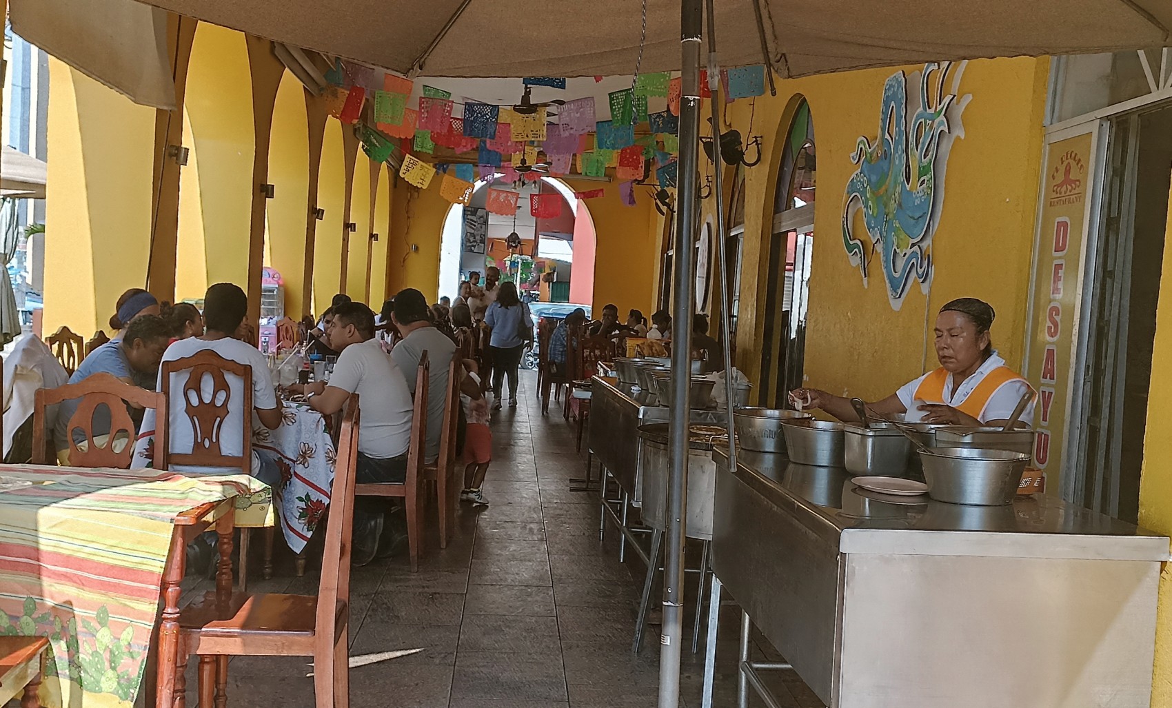 Reportan ventas positivas restauranteros de Boca del Río por el periodo vacacional