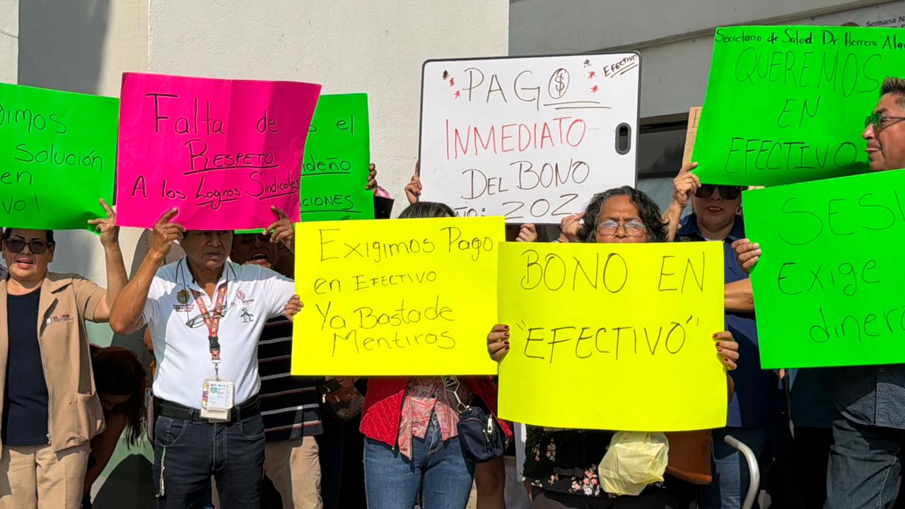 Bono de fin de año: personal del Hospital Regional de Poza Rica bloquea puente Cazones 1