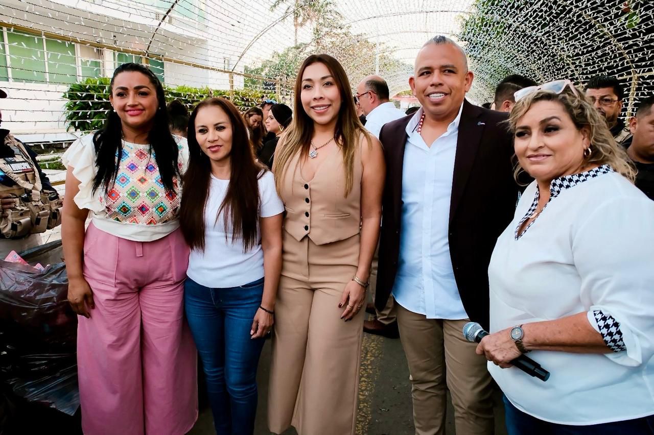 Celebran el alcalde y la presidenta del DIF Municipal el Día de Reyes con cientos de familias de Medellín