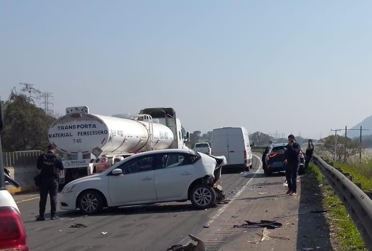 Carambola en la autopista 150D Córdoba–Veracruz deja un lesionado