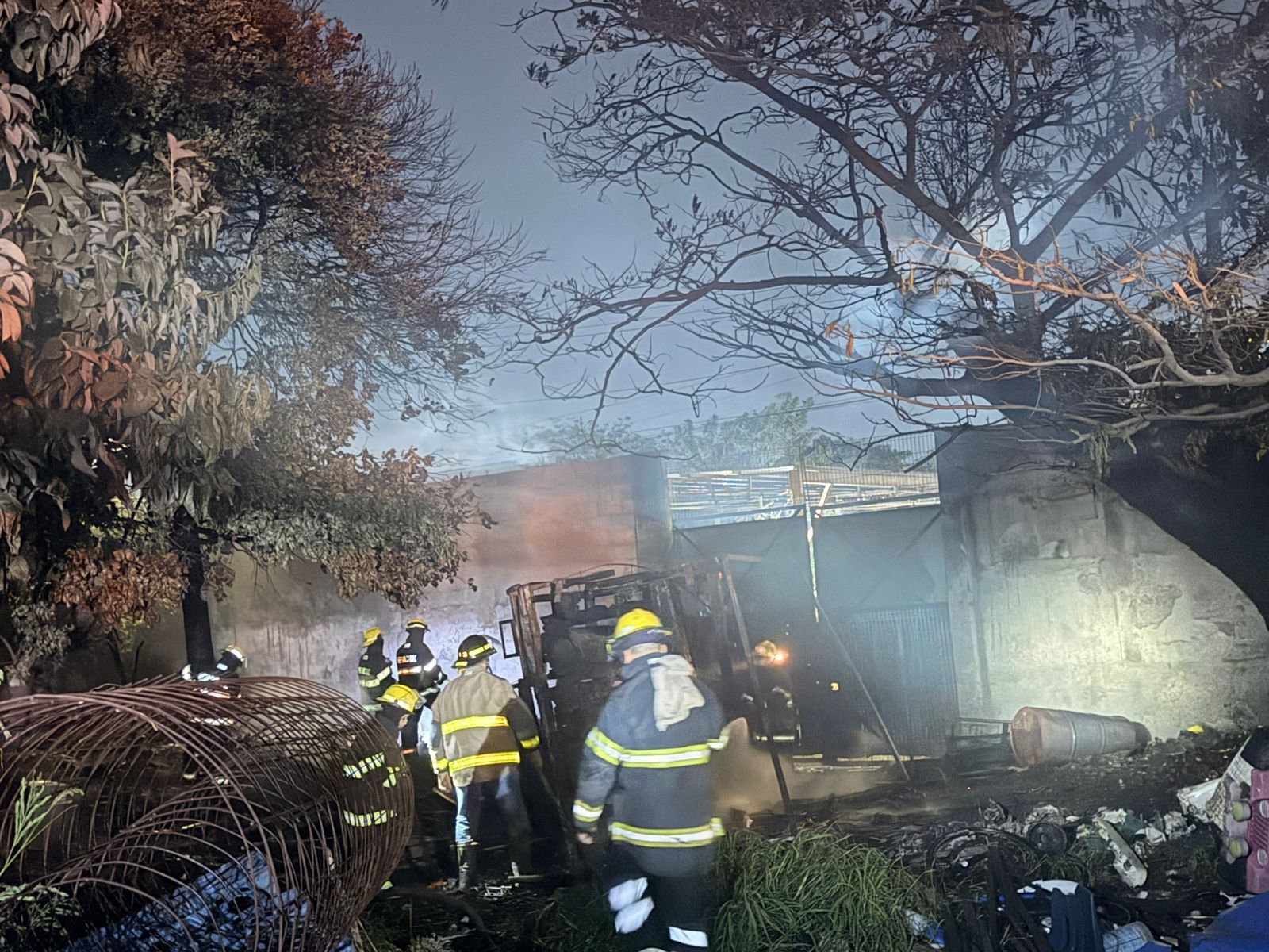 Incendio en comercio del Coyol moviliza cuerpos de emergencia en Veracruz
