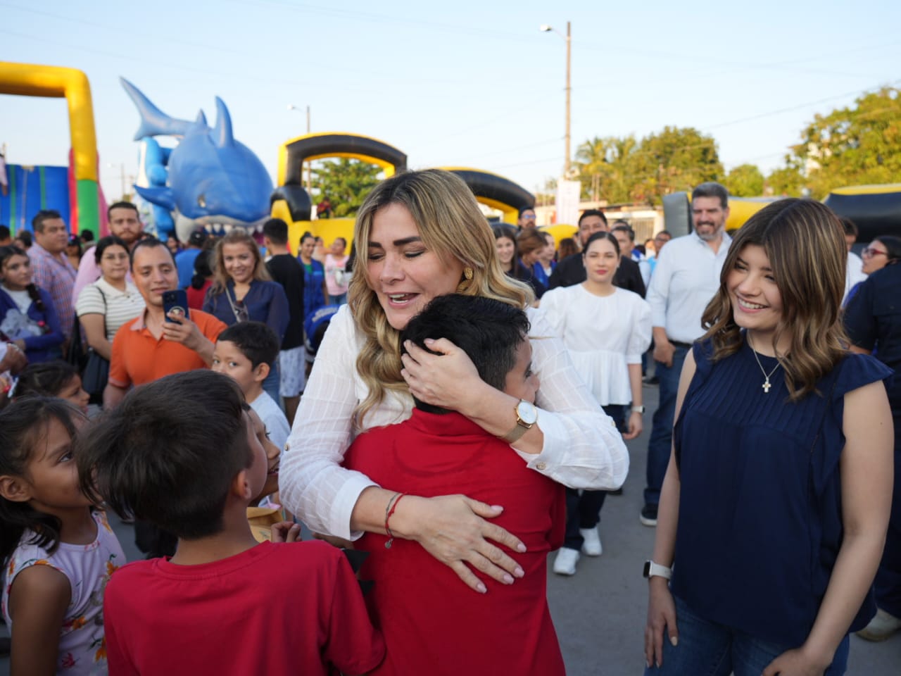 Festeja Maryjose Gamboa el Día de Reyes a la niñez boqueña