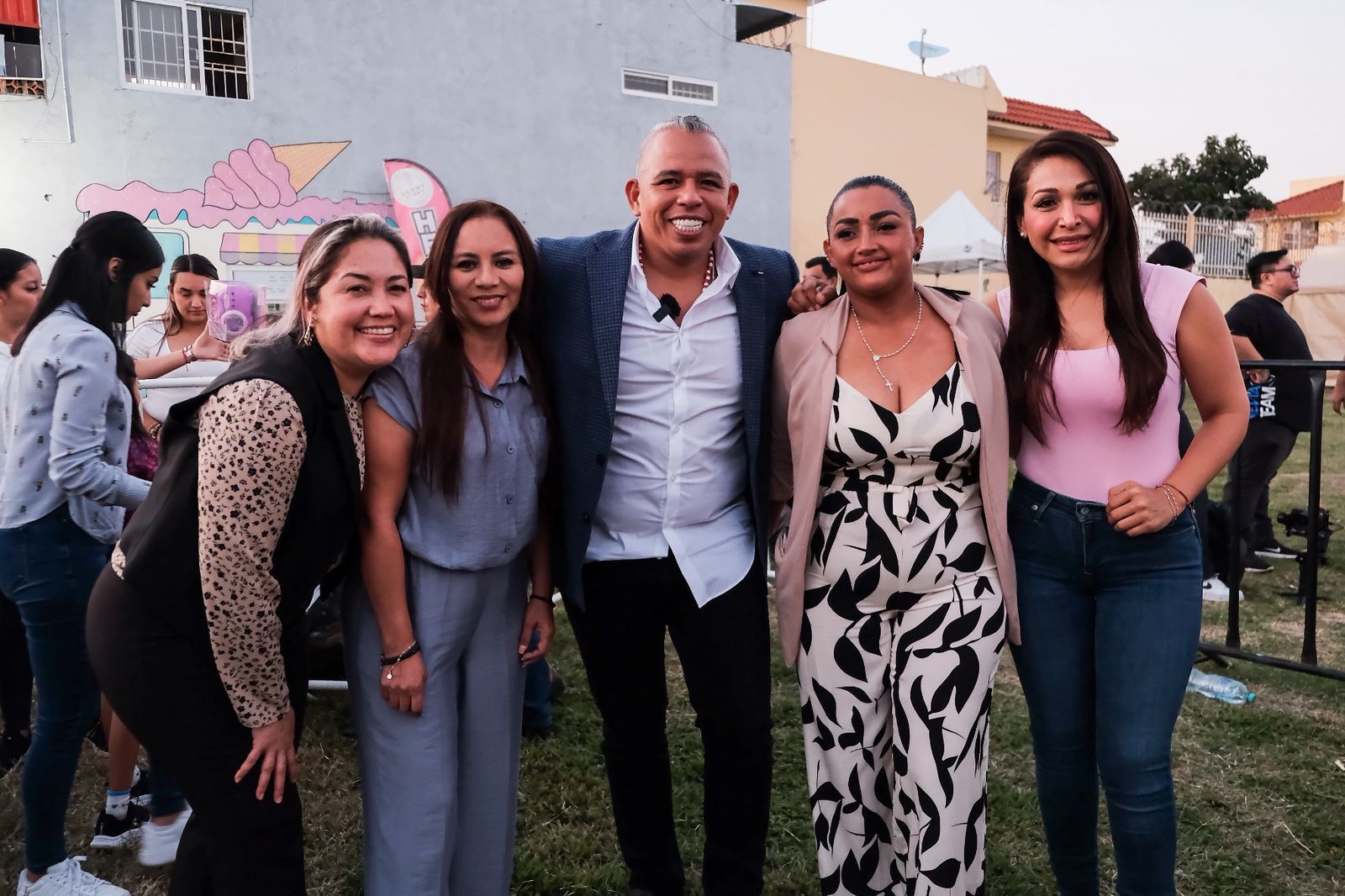 Despiden el alcalde Samuel Acosta y Jessica Durán, presidenta del DIF Municipal, a los Reyes Magos