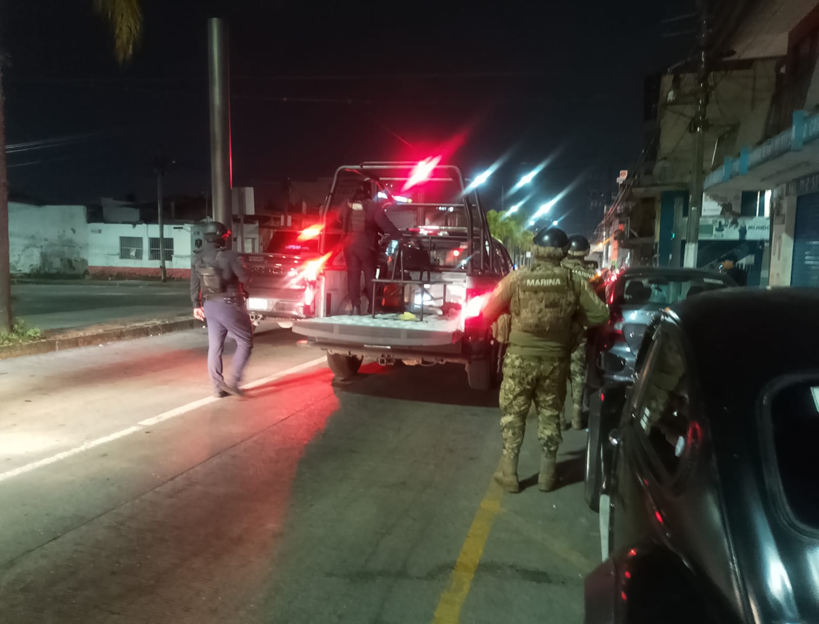 Exalcalde irrumpe con escolta armada y causa pánico en restaurante de Córdoba