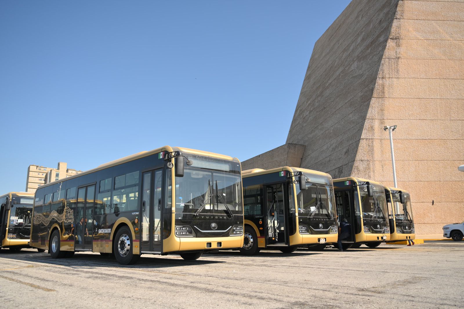 Llegan autobuses híbridos Quetzalli a Coatzacoalcos para transporte