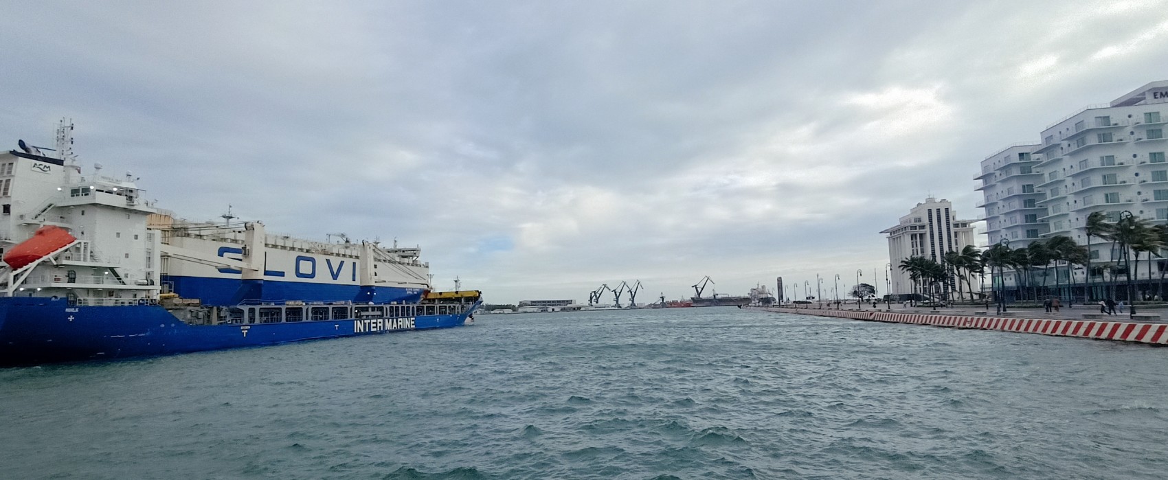 Se registran rachas de 107.9 km/h en la bahía norte del puerto de Veracruz derivado del Frente Frío 27